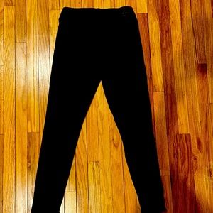 American Eagle black Skinny high waited jeans never worn Size 4  very stretchy